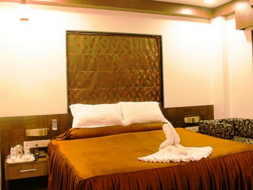 Lotus Single AC Room