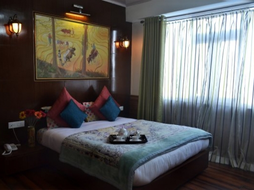 DELUXE VIEWS FACING Non-AC Room