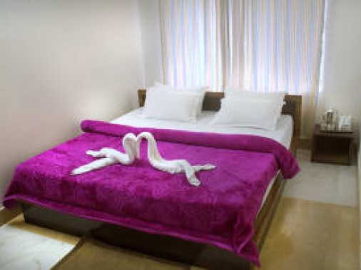 DELUXE [Double Bed] AC Room