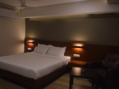 PREMIUM ROOMS SINGLE with CP AC Room