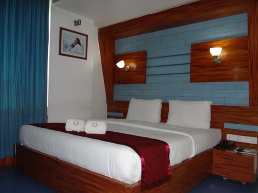  Monarch Royal AC Room