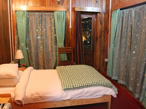 Monarch Classic AC Room