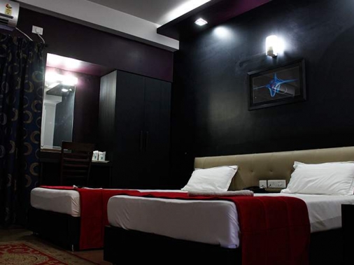  Royal Executive Suite AC Room