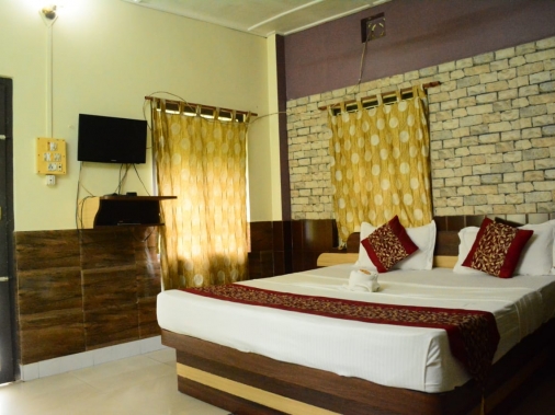Deluxe Double Bed AC Room