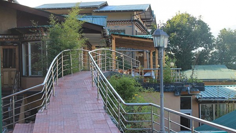 Jambayang Resort