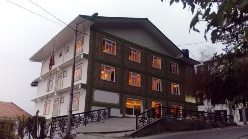 Hotel Maple Residency